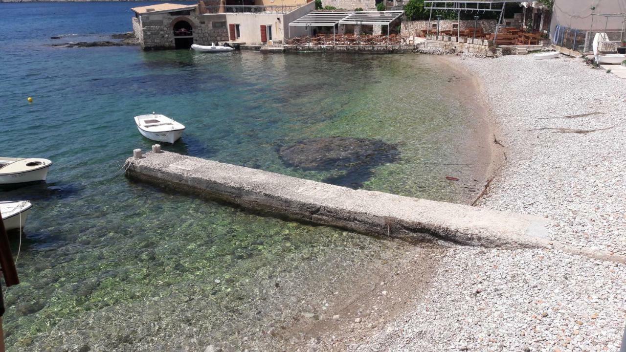 Anka'S Beach Komiža المظهر الخارجي الصورة