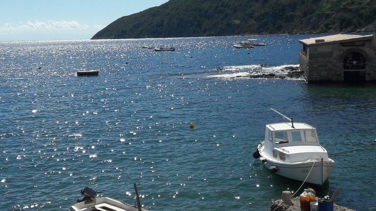 Anka'S Beach Komiža المظهر الخارجي الصورة