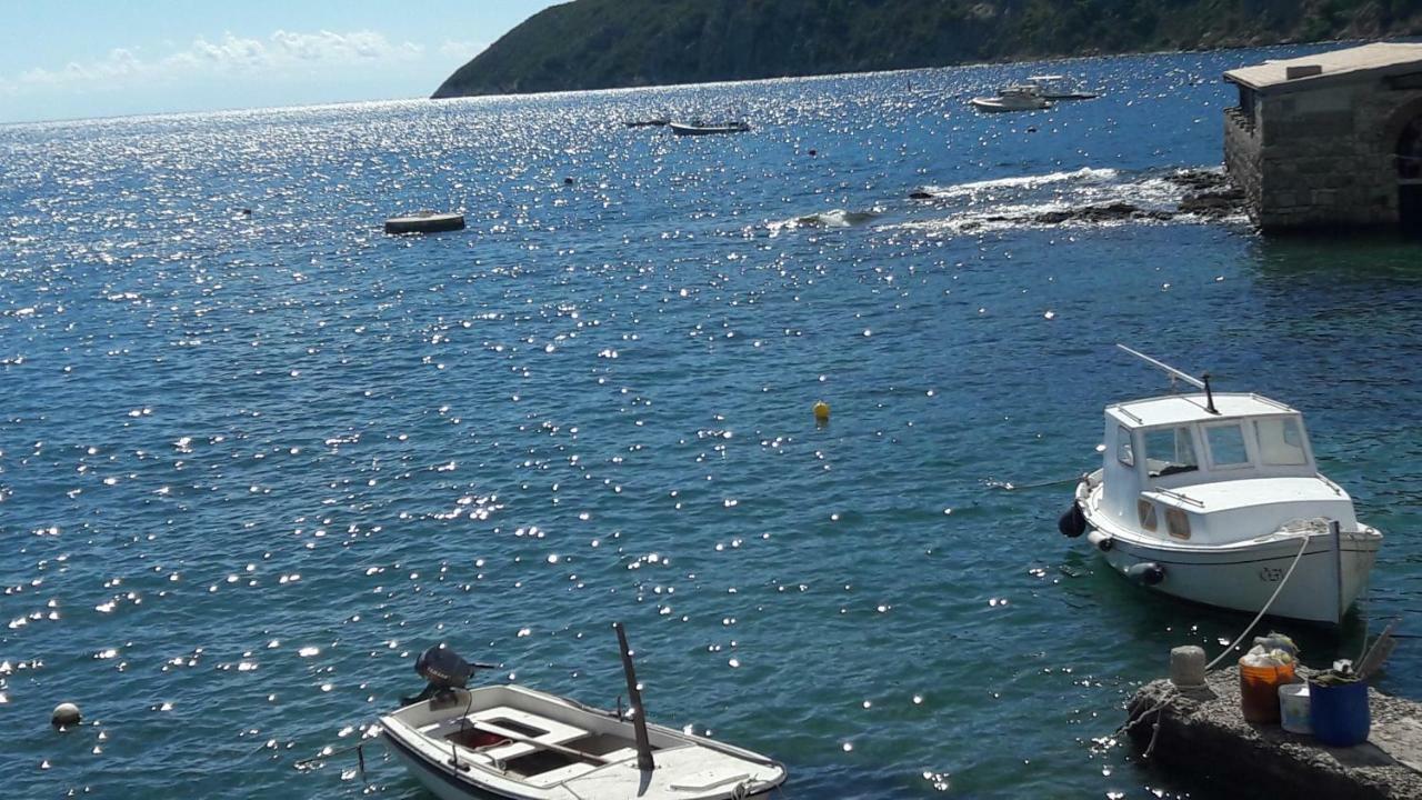 Anka'S Beach Komiža المظهر الخارجي الصورة